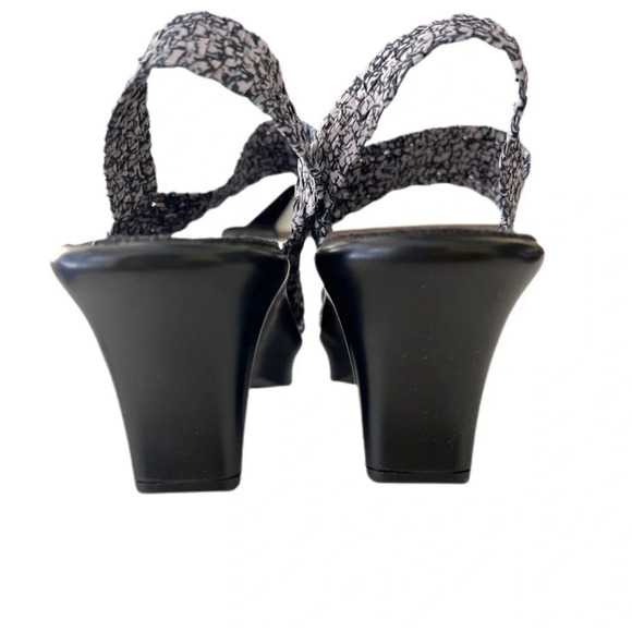 Steve Madden Torrist Woven Wedge Sandal, Blue/White, Size US 8.5. In box new - Picture 11 of 11